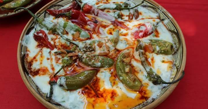 Los deliciosos pimientos picantes con salsa de yogur de Asya y Yoli